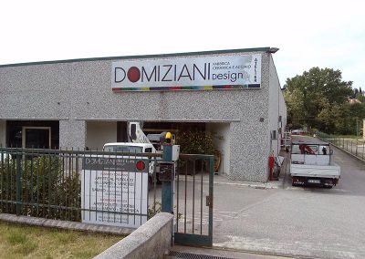 insegna-luminosa-con-telo-senza-giunzioni